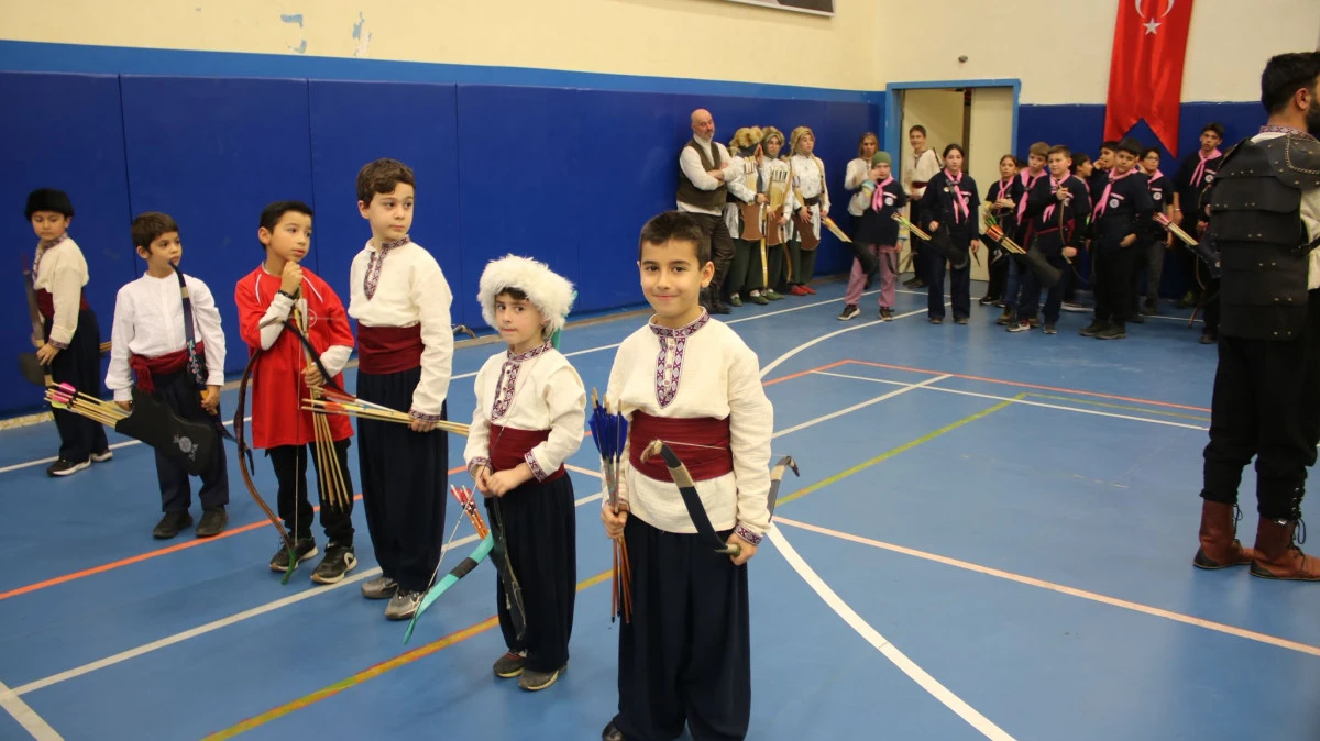 2025 Aile Yılı Kapsamında İzmir Buca Yasin B&ouml;r&uuml; Gen&ccedil;lik Merkezinde  20 Aralık Cumartesi G&uuml;n&uuml; Geleneksel T&uuml;rk Ok&ccedil;uluğu Takım M&uuml;sabakaları D&uuml;zenlendi
