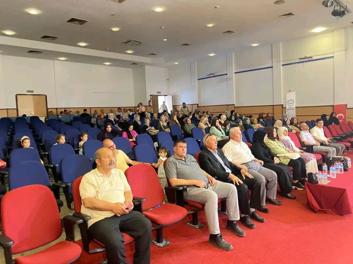 Aliağa’da “Aileyi Bir Arada Tutan Değerler” Konulu Konferans Düzenlendi