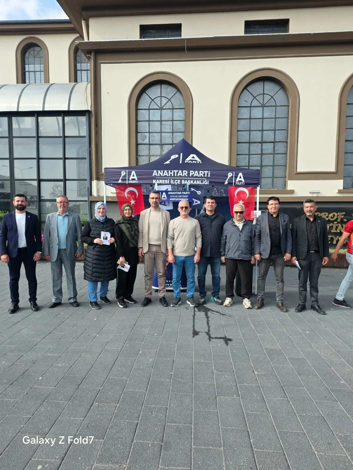 ANAHTAR PARTİSİ KARESİ TEŞKİLATI SAHADAN İNMİYOR