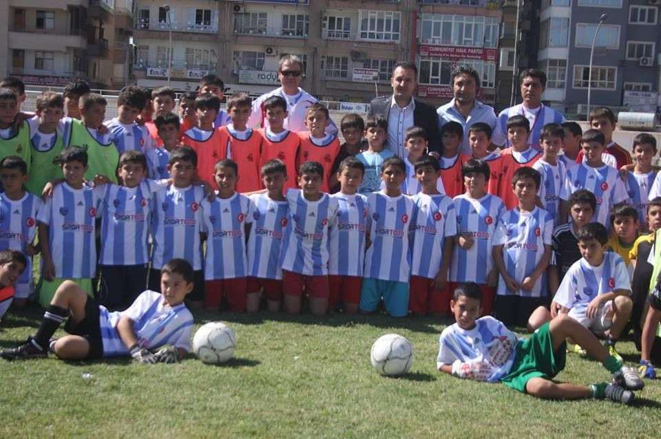 ANTRENÖR MUSTAFA ABAK DEPREMDE HAYATINI KAYBETTİ: ÇOCUĞU MUCİZEYİ YAŞATTI