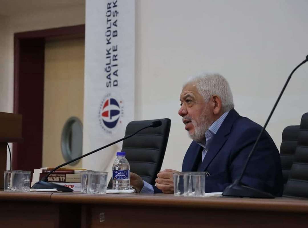 Araştırmacı-Yazar Burhan Bozgeyik, GAÜN öğrencileriyle bir araya geldi.