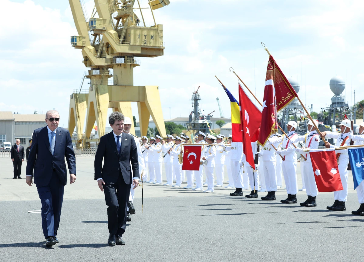 Cumhurbaşkanı Erdoğan: T&uuml;rkiye, tarihinde ilk kez bir NATO ve Avrupa Birliği &uuml;yesi &uuml;lkeye savaş gemisi ihra&ccedil; etmiştir
