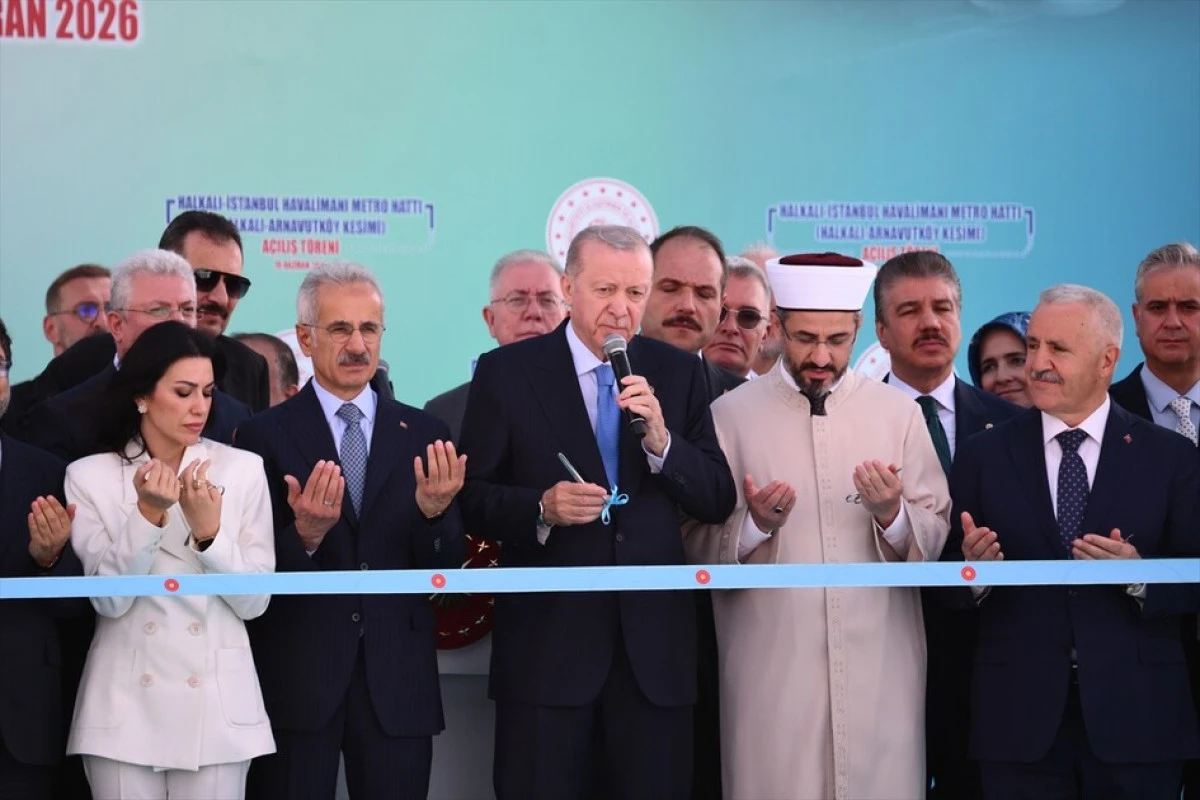 Cumhurbaşkanı Erdoğan: T&uuml;rkiye'yi en uzun ve en hızlı metro hattıyla buluşturuyoruz
