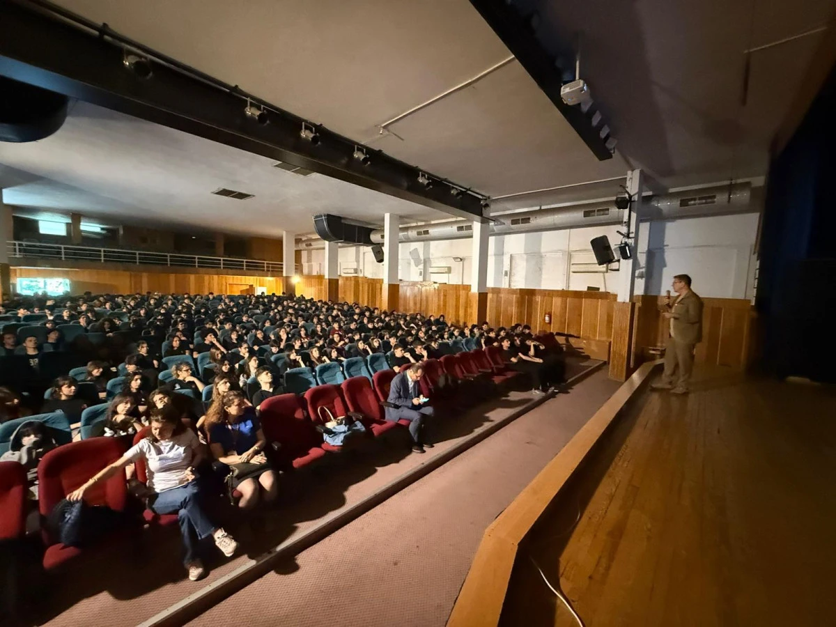 Dilimizin Zenginlikleri" Konferans Serisi Bornova Anadolu Lisesi ile Devam Etti