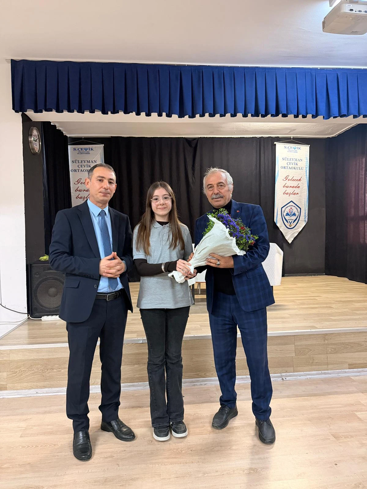 DİLİMİZİN ZENGİNLİKLERİ PROJESİNDE KONUŞAN YAZAR ERTEKİN: &ldquo;GAZİ UMUR BEY T&Uuml;RK DİLİNİN ANADOLUDAKİ NEFESİDİR