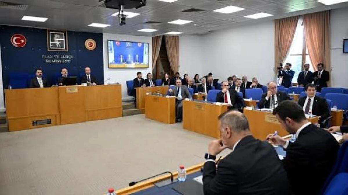 En d&uuml;ş&uuml;k emekli aylığının artırılmasına y&ouml;nelik d&uuml;zenlemeyi de i&ccedil;eren kanun teklifi komisyonda