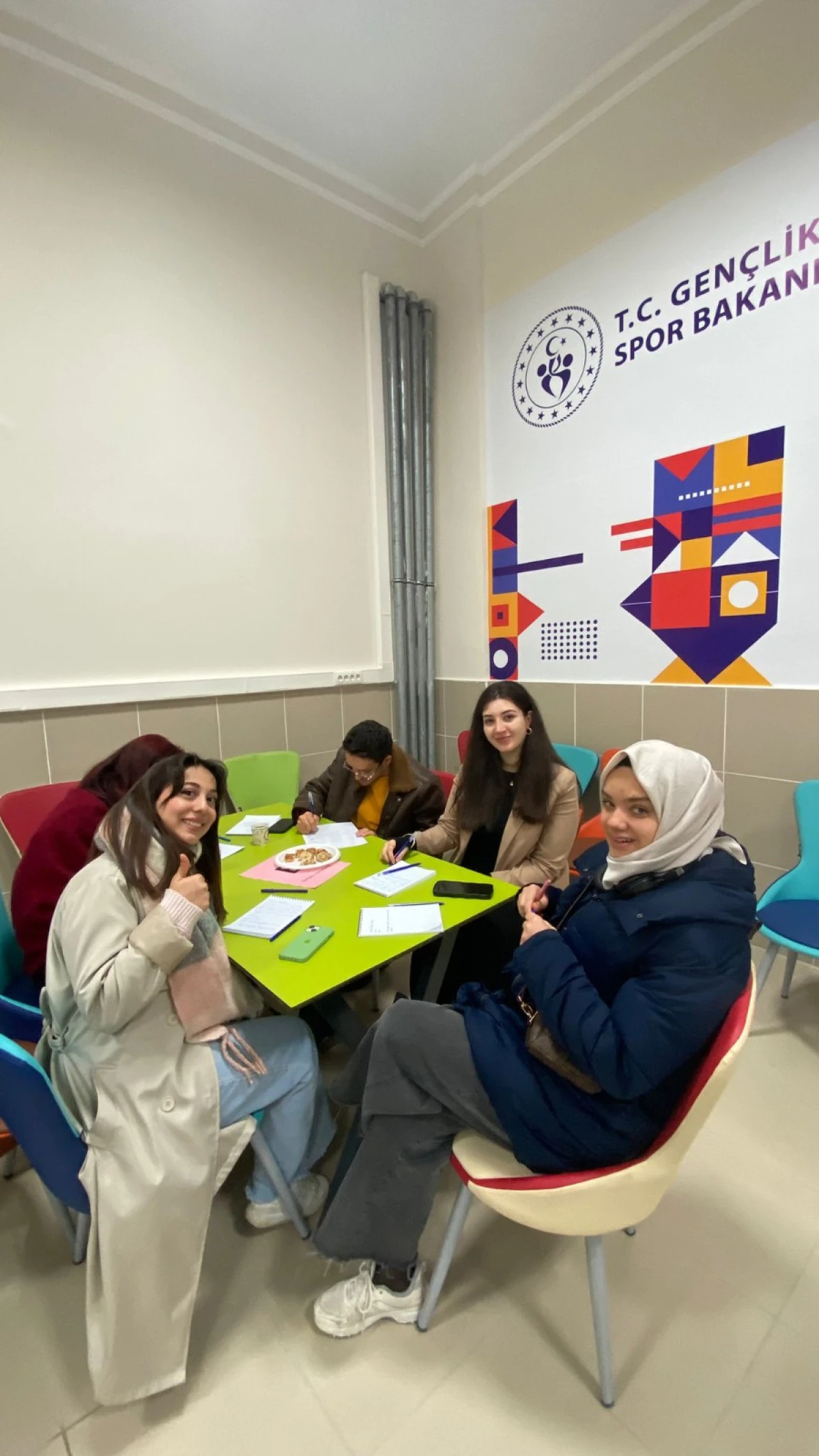 GEN&Ccedil; GİRİŞİMCİ ADAYLARI İ&Ccedil;İN İLETİŞİM ODAKLI G&Uuml;&Ccedil;L&Uuml; BİR FİNAL*