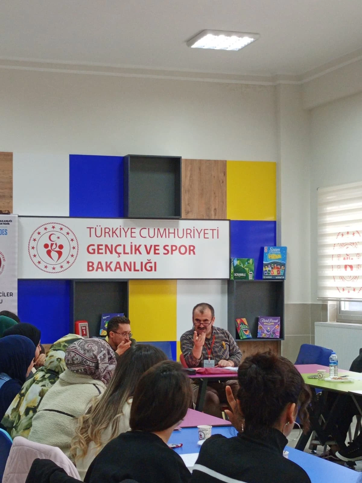 Genç girişimci adayları “İkna, Sunum ve Güvene Dayalı Liderlik” konularını tartıştılar.*