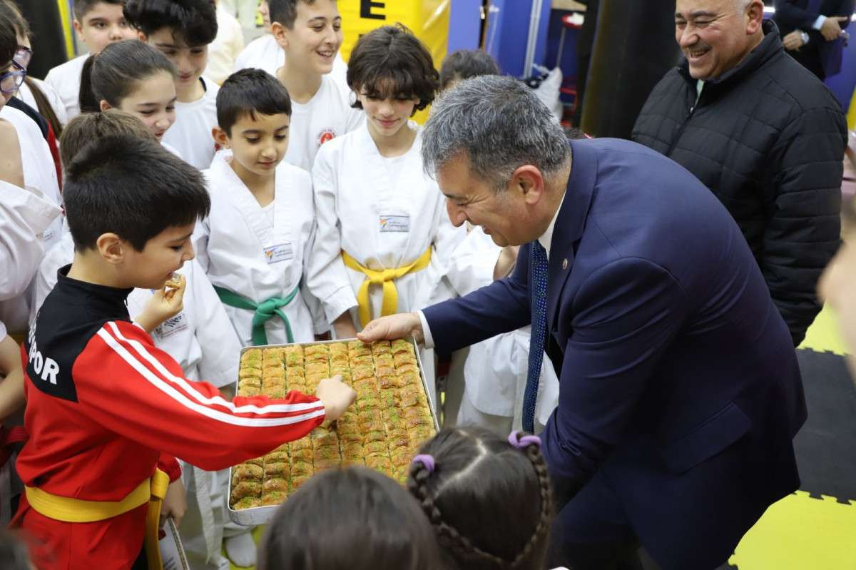 GENÇLİK VE SPOR İL MÜDÜRÜNDEN BAŞARALI SPOR KULÜBÜNE ZİYARET...