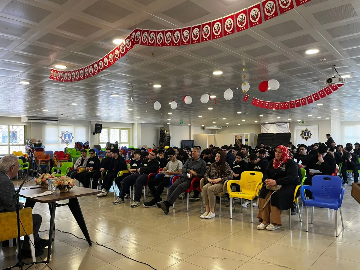 İzmir Anadolu İmam Hatip Lisesi&rsquo;nde Ha&ccedil;lı Seferleri Konferansı