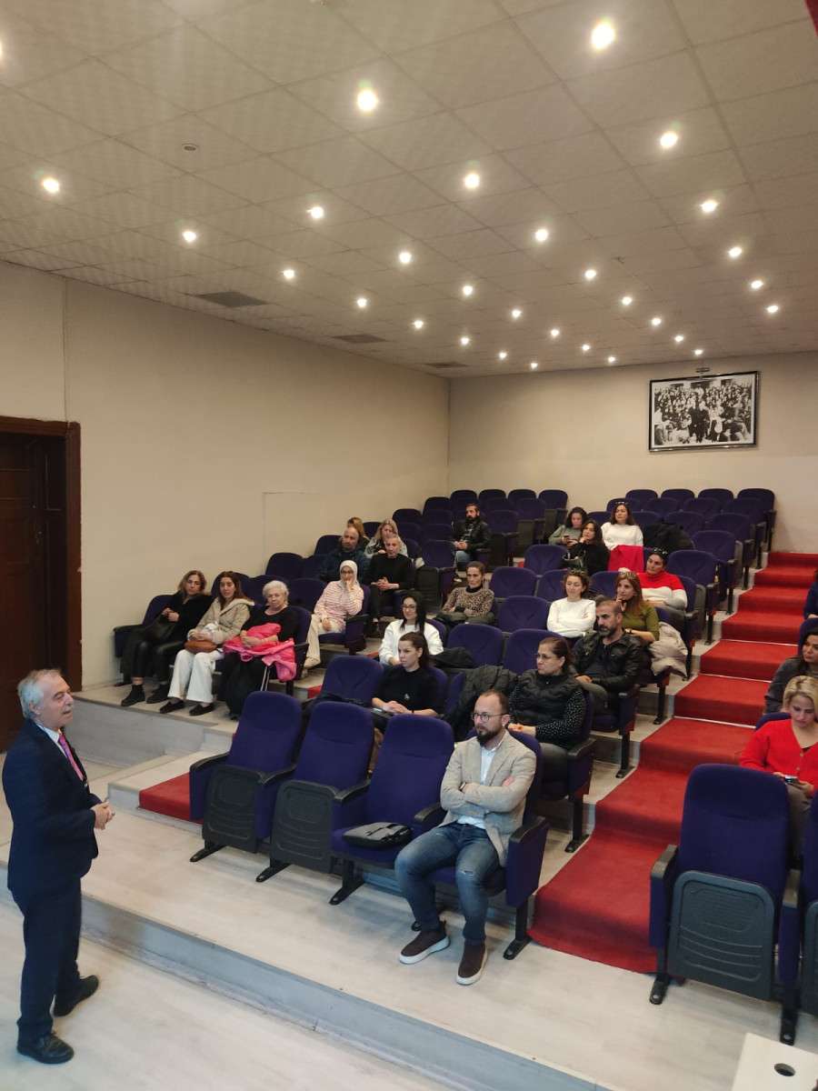 İzmir Öğretmen Akademelerinde konuşan Ertekin: “İZMİR’İN İKİ MUHTEŞEM KAHRAMANINI MUTLAKA TANITMALIYIZ