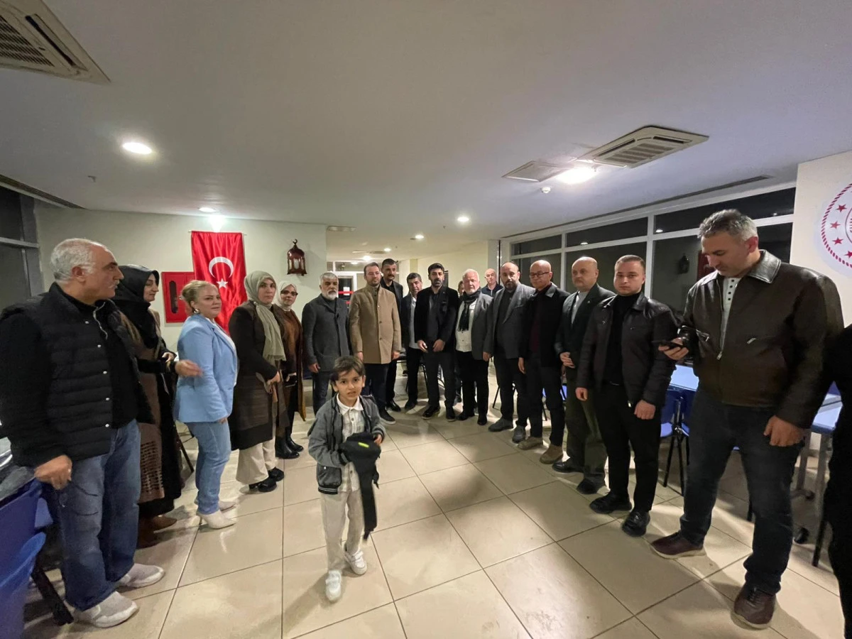 İzmir&rsquo;de Gelenek ve G&ouml;n&uuml;l Sofrası: Gen&ccedil; Kemankeşler ile Yazarlar İftarda Buluştu