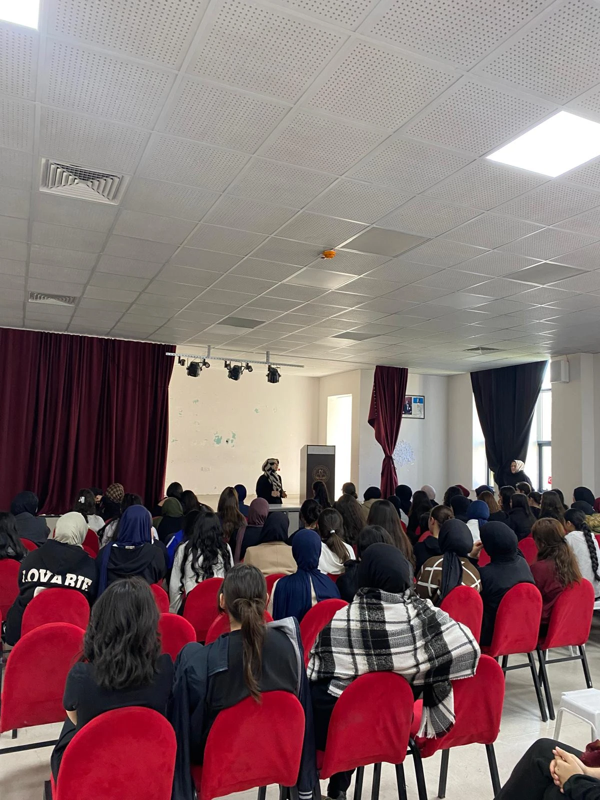 İzmir&rsquo;de &ldquo;Modern Zamanlarda M&uuml;sl&uuml;man Kadının Rol&uuml;&rdquo; S&ouml;yleşisi