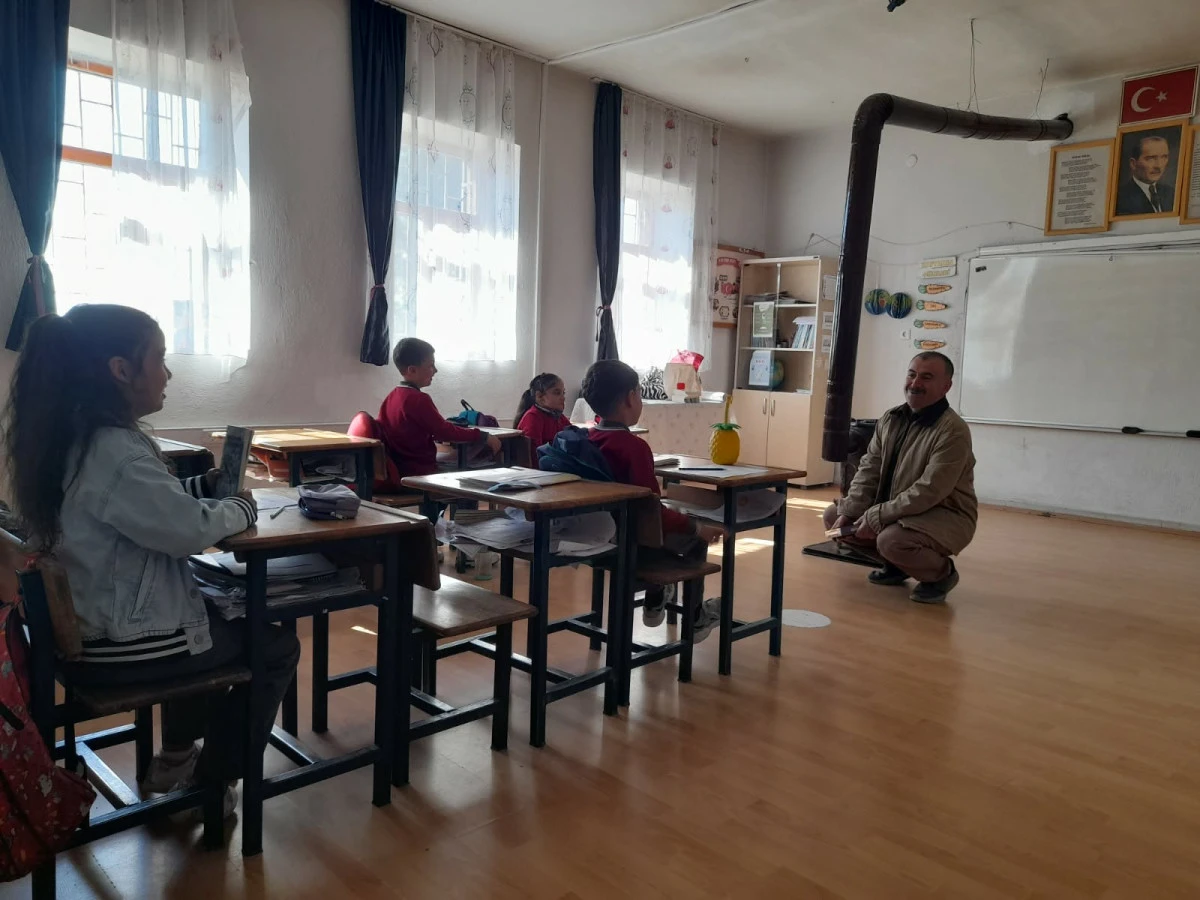 K&ouml;yde Okuma Etkinlikleri&rdquo; i&ccedil;in Konacı ve Taşpınar k&ouml;ylerine de gidildi.