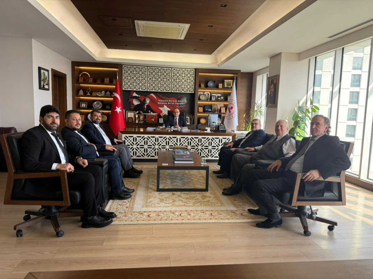 MANİSA VAKFI&rsquo;NDAN MANİSALI HEMŞERİLERİNDEN ESENYURT KAYMAKAMI&rsquo;NA ZİYARET