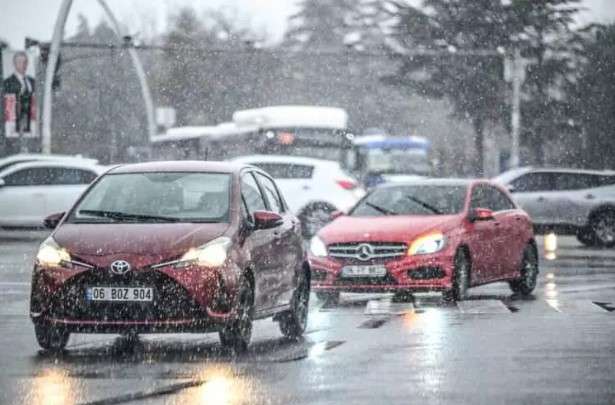 Meteoroloji uyardı! Kış geri döndü: Ankara beyaz büründü...