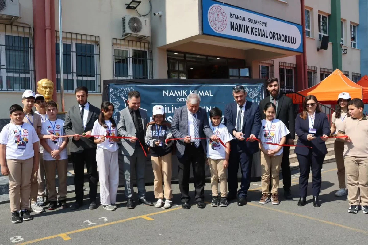 Namık Kemal Ortaokulu&rsquo;nda Bilim Ş&ouml;leni: T&Uuml;BİTAK 4006 Fuarı B&uuml;y&uuml;k İlgi G&ouml;rd&uuml;.