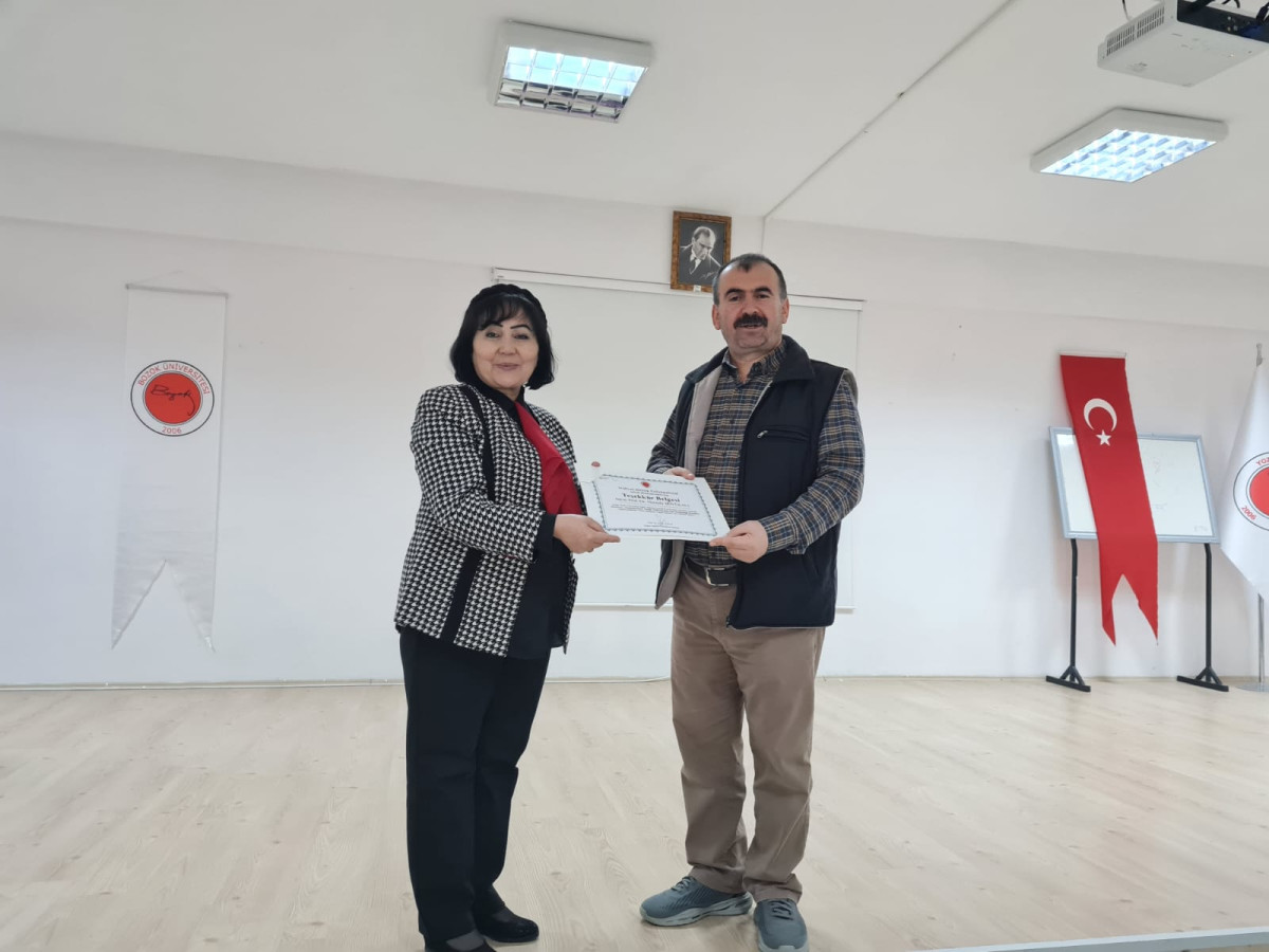 Prof. Dr. Mustafa Böyükata'ya Eğitime Verdiği Katkılardan Dolayı Teşekkür Belgesi Takdim Edildi.