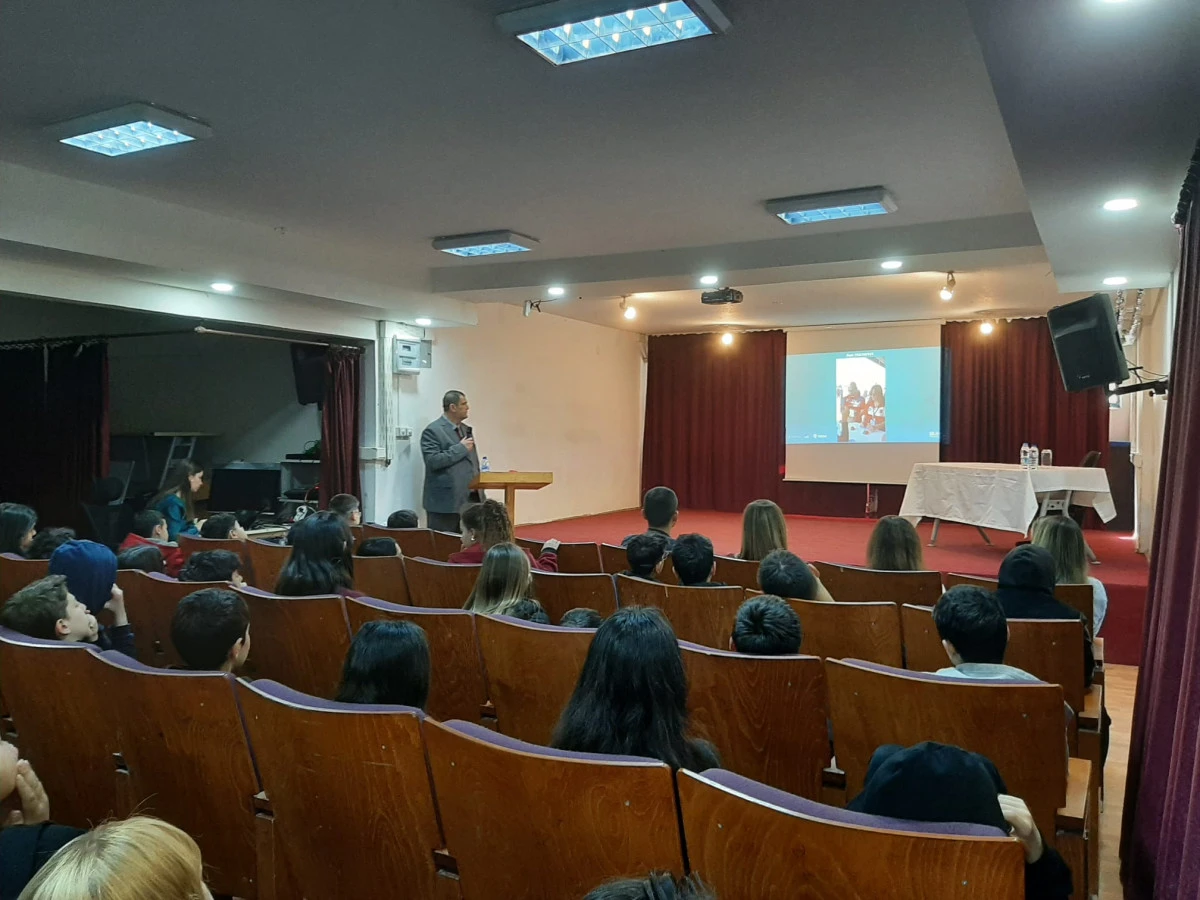 T&Uuml;BİTAK Bilim S&ouml;yleşileri Kapsamında Hilmi Hatice Aksoy Ortaokulu&rsquo;nda Akademik Buluşma