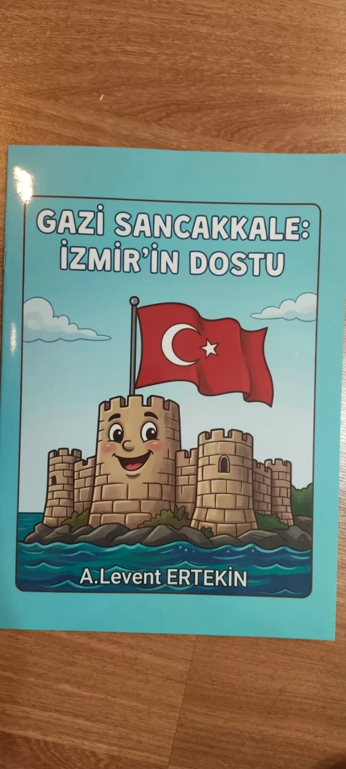 T&uuml;rkiye Yazarlar Birliği İzmir Şube Başkanı'ndan Minikler İ&ccedil;in Tarih Bilinci: "Baba Bana İzmir'i Anlat" Serisinin &Uuml;&ccedil;&uuml;nc&uuml; Kitabı &Ccedil;ıktı