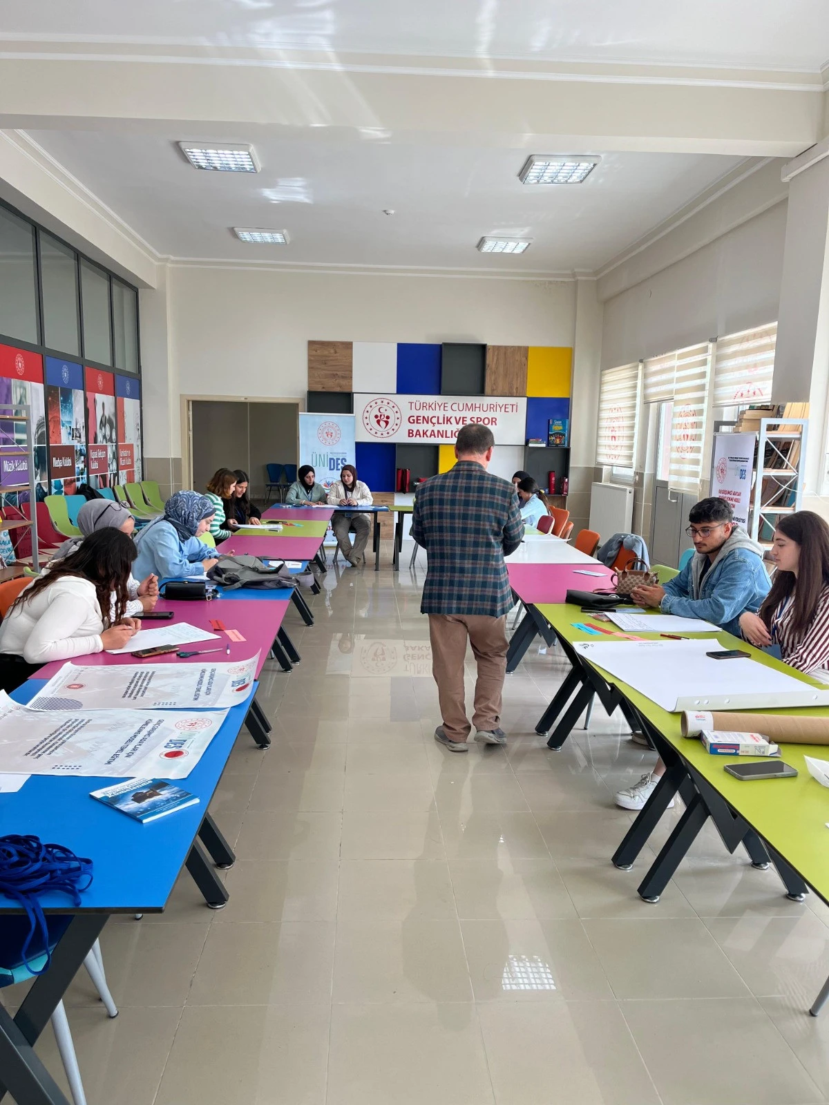 ÜNİDES kapsamında desteklenen “Genç Girişimci Adayları için Kümelenme Modeli Temel Eğitimi” projesi başladı
