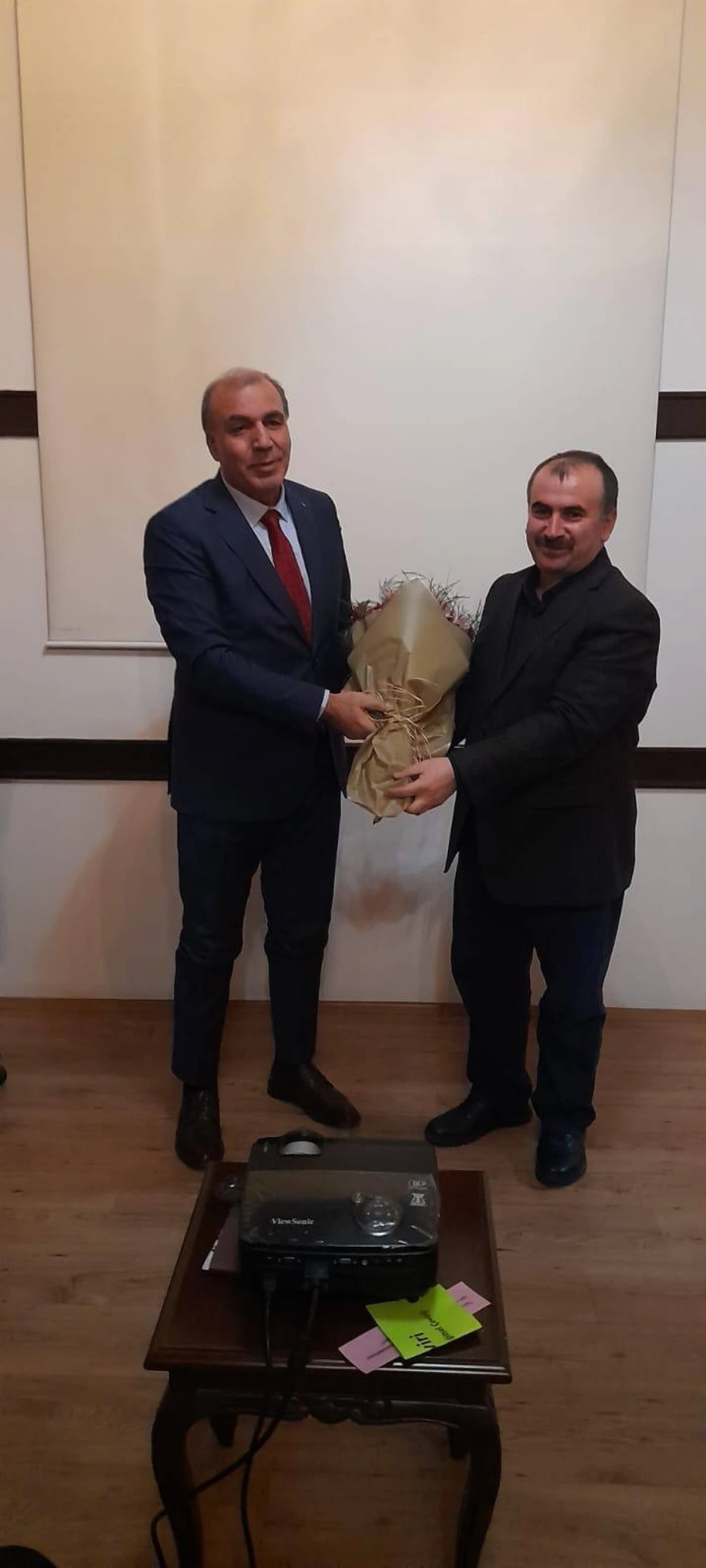 *&ldquo;Yerel Değerlerin Uluslararası Birikime Taşınmasında K&ouml;y Okullarının &Ouml;nemi&rdquo; konuşuldu